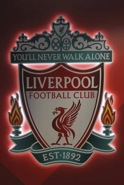 Плакат Logo на футбольному стадіоні Anfield, Ліверпуль, Мерсейсід Стокове Фото