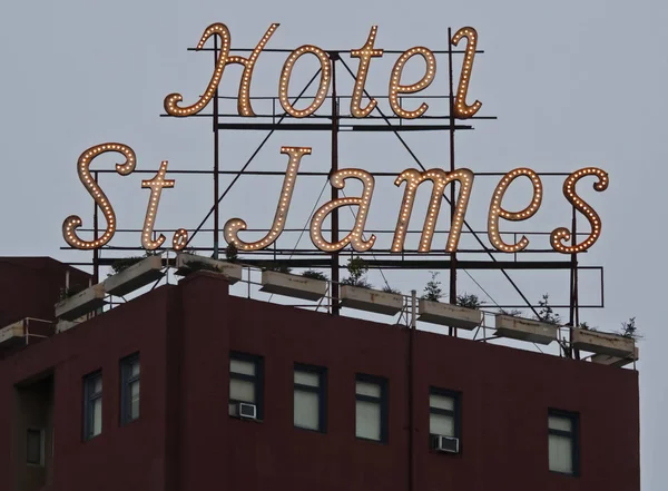 Um hotel histórico, o St. James, Bairro Gaslamp, San Diego, CA — Fotografia de Stock