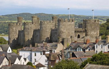 Conwy, Galler'in Çatılarında Yükselen Conwy Kalesi'nin Görünümü