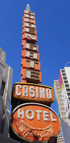 Znak Zlaté brány, Fremont Street Experience, Las Vegas, NV, USA — Stock fotografie