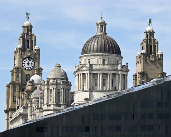 A View of the Royal Liver and Port of Liverpool Buildings Rising — Stock Photo, Image