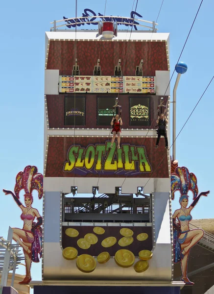 A Fremont Street Experience Zip Line Scene, Лас-Вегас, штат Невада, США Лицензионные Стоковые Фото
