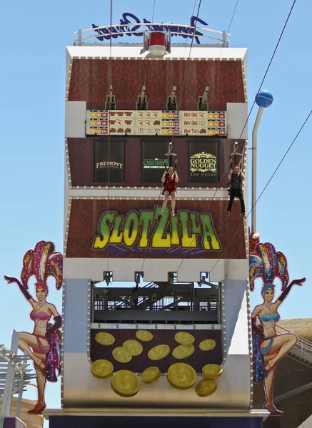 A Fremont Street Experience Zip Line Scene, Las Vegas, NV, États-Unis Photos De Stock Libres De Droits