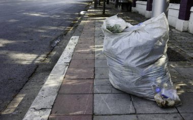 Patikadaki çöplük