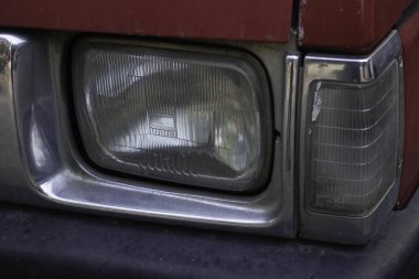 Arabanın farını kapatın