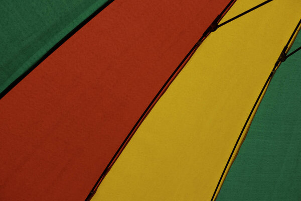 Крупный план красочного зонта
