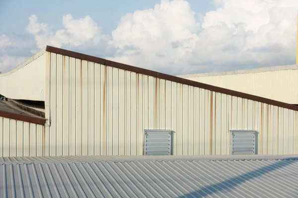 Gebouwen en zink daken — Stockfoto