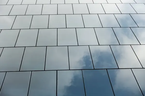 玻璃建筑天空的反射 — 图库照片
