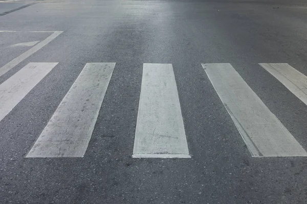 Kreuzung auf der Straße — Stockfoto