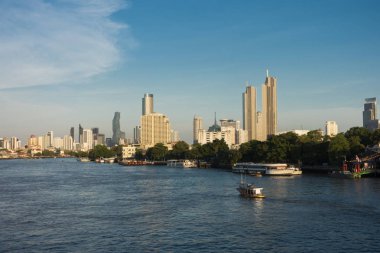 Bangkok Tay nehir de güzel cityscape manzarası ve feribot