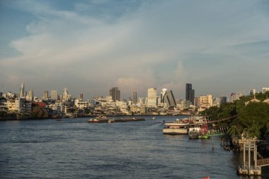 Bangkok, nehir üzerinde Tayland cityscape 