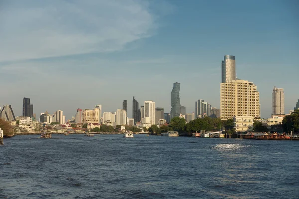 Bela paisagem urbana no rio em Bangkok tailândia em 24 Abril — Fotografia de Stock