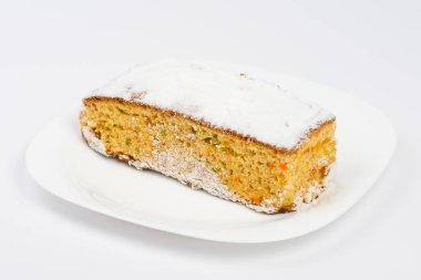  pasta üzerine beyaz izole bir plaka üzerinde