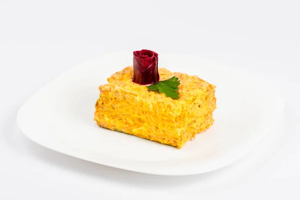 Beyaz Izole Peynir Ile Havuç Salatası — Stok fotoğraf