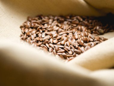 keten bez üzerinde keten tohumu