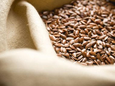 keten bez üzerinde keten tohumu