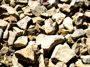 Zemin dokusundaki kayalar 