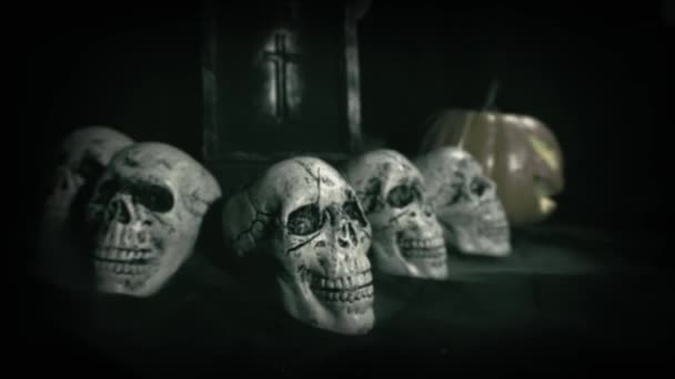 Velho Filme Olhar Halloween Set Decoração Com Crânios Sepultura Jack — Vídeo de Stock