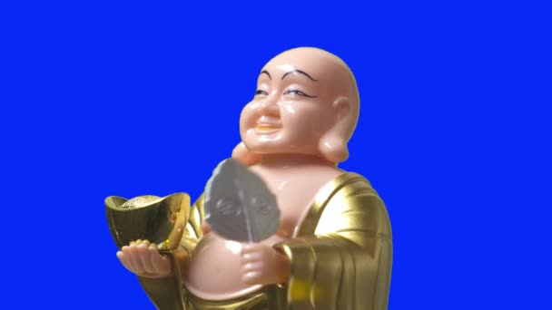Улыбающийся Будда Кивает Головой Дует Складной Вентилятор Закрывай Вид Сбоку — стоковое видео