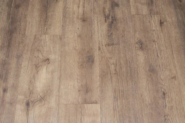 Eski ahşap taklidiyle modern vinil zemin. Kahverengi taneli ve düğümlü fayansların dokusuyla yeni bej döşeme. Ahşap tahtaların dekoratif arka planı.