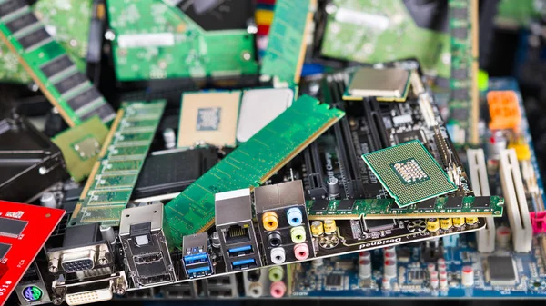 Bilgisayar ve laptop kartları. Anakartlar, cips ve anılar