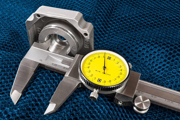 Caliper jaws closeup. Internal hole diameter measuring on a blue net background — Stock Photo, Image