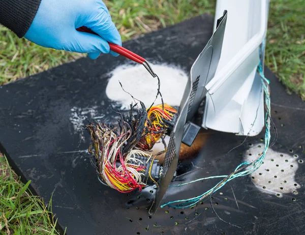 Hand Protective Glove Holding Damaged Electric Wires Tweezers Detective Work — Stock Photo, Image