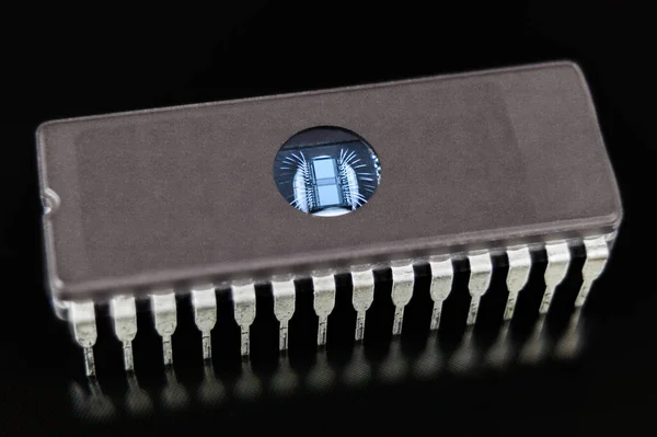 Memoria Solo Lectura Programable Borrable Chip Eprom Sobre Fondo Negro — Foto de Stock