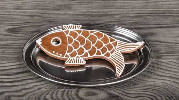 Sweet Fish Shaped Gingerbread Cookie Reflection Silver Plate Closeup Xmas — Stock Photo, Image