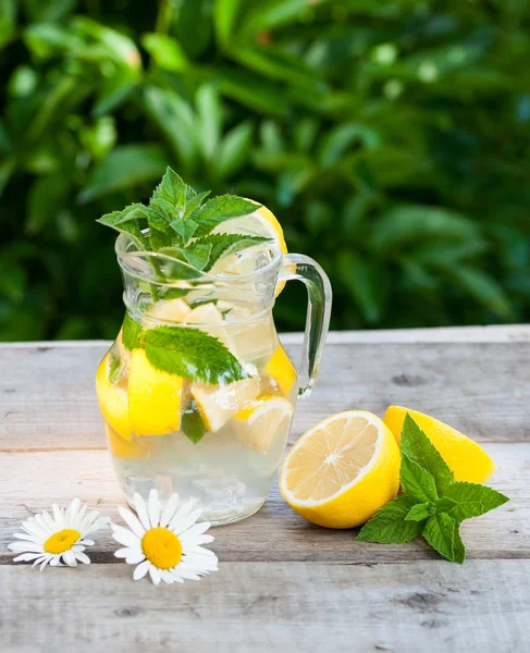 Limonata limon nane ile gelen             