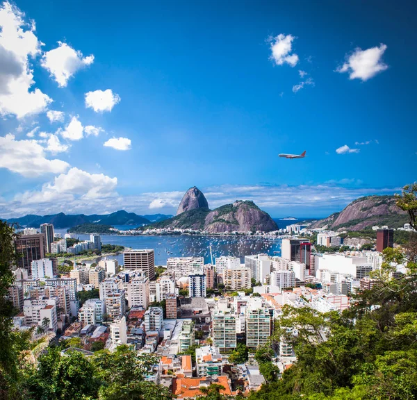 Vista do Rio de Janeiro e Pão de Açúcar, Brasil  . — Fotografia de Stock