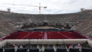 Verona, İtalya - 14 Haziran 2018: ilk yüzyılda ve hala kullanılmakta bugün opera performansları için inşa ünlü Arena antik Roma amfi insanlarda