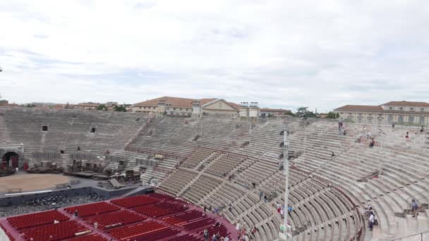 意大利维罗纳 2018年6月14日 著名竞技场上的人们在第一个世纪建造了古罗马露天剧场 至今仍在使用歌剧表演 — 图库视频影像