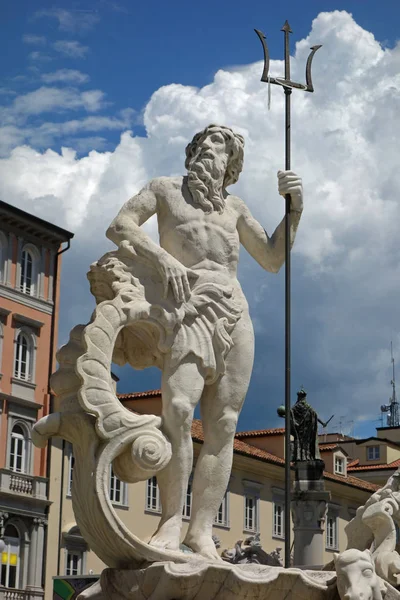 Фонтан Нептуна Площади Борса Триесте Италия — стоковое фото