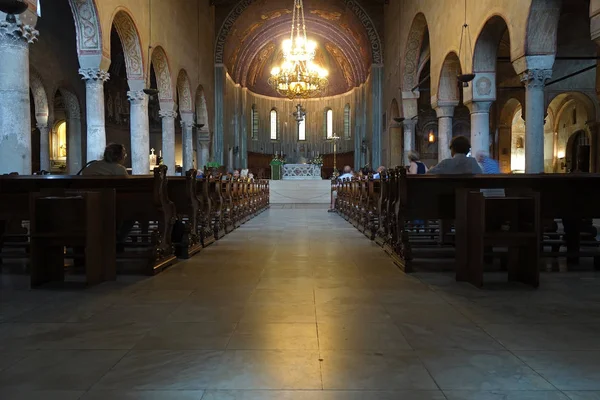 Trieste Italy July 2018 People Central Nave San Giusto Basilica — Stock Photo, Image