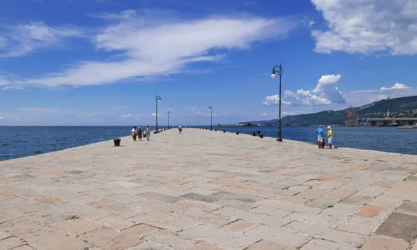 Trieste Italia Luglio 2018 Persone Sul Molo Audace Molo Storico — Foto Stock