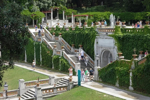 Trieste Italia Julio 2018 Personas Los Jardines Del Castillo Miramare —  Fotos de Stock