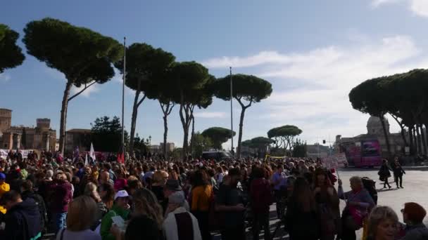 Рим Італія Листопад 2018 Демонстрація Пьяцца Венеція Стовпці Траяна Активісти — стокове відео