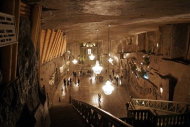 Krakow, Polonya-20 Ocak 2019: St. Kinga'nin Şapel bir bakış, Wieliczka Salt Mine Polonya taç mücevher insanlarda