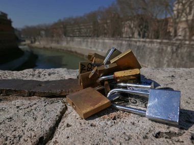 sembol Roma'da aşk kilitleri