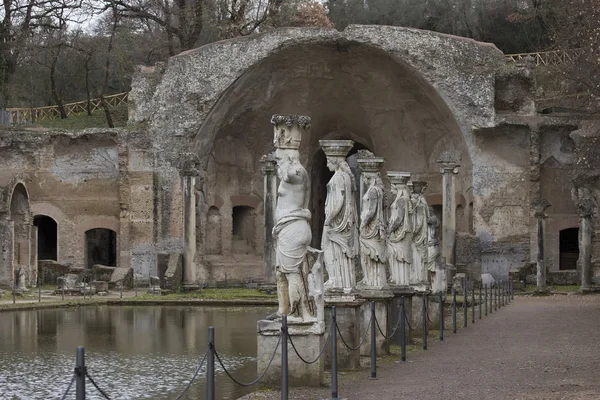 Hadrian Villa statues — Stock Photo, Image