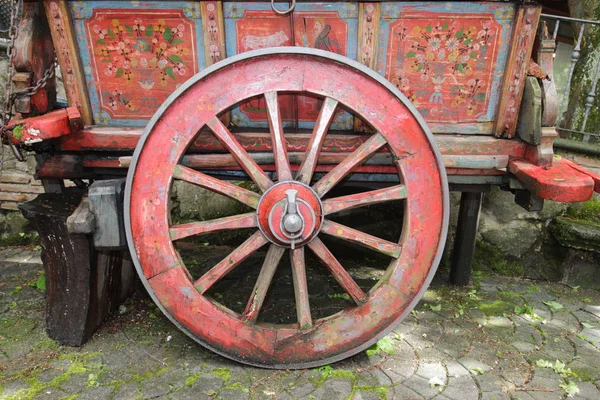 Painted Sicilian Cart Wheel — Stock Photo, Image