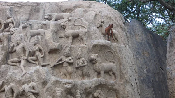 Giant open-air rock relief carved on two monolithic rock — Stock Photo, Image