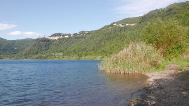 意大利拉齐奥的涅米湖和古老的涅米镇 — 图库视频影像