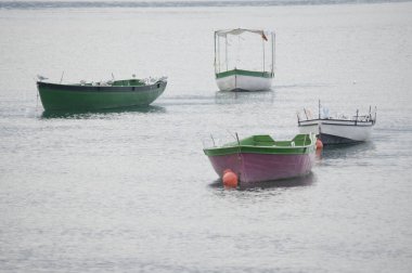 Ohri Gölü 'nde renkli tekneler