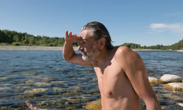 Mann Badet Klaren Wasser Des Flusses Sesia Piemont Italien — Stockfoto