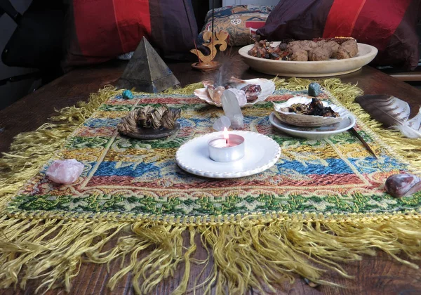 Altaartafel Geestelijke Ceremonie Kaars Wierook — Stockfoto