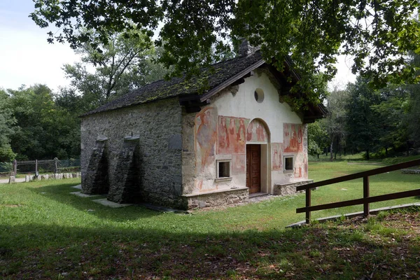 イタリア ピエモンテ州ゴッツァーノにあるサンタ マリア ルッツァラ教会 — ストック写真