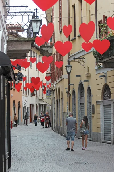 Arona Italy August 2020 People Streets Old Town Heart Shaped — Stock Photo, Image