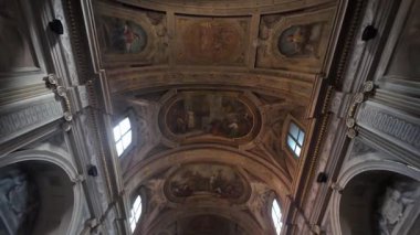 BOLOGNA, İtalya - 9 Eylül 2025 Saragozza Barok Kilisesi 'nden Santa Caterina